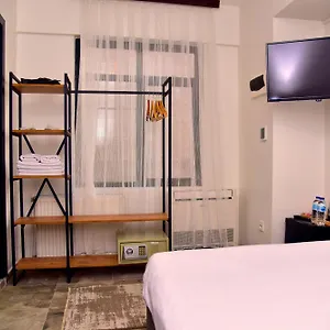 Otel Mates Port