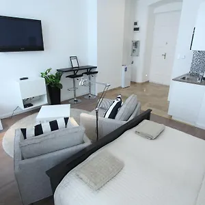 Pearl In The Center With View Apartment